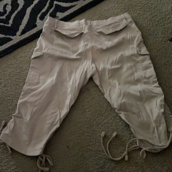 Capri’s - Picture 2 of 2